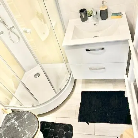 Grand 34m2, Paris Disneyland, Aeroport Cdg, Parc Asterix, Gare De Chelles Gournay * Le Pin (Paris)